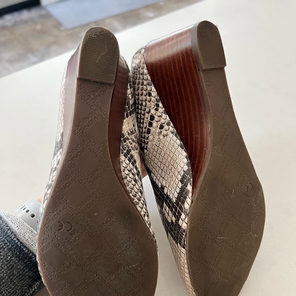 Vionic Bria Wedge - Picture 11 of 16